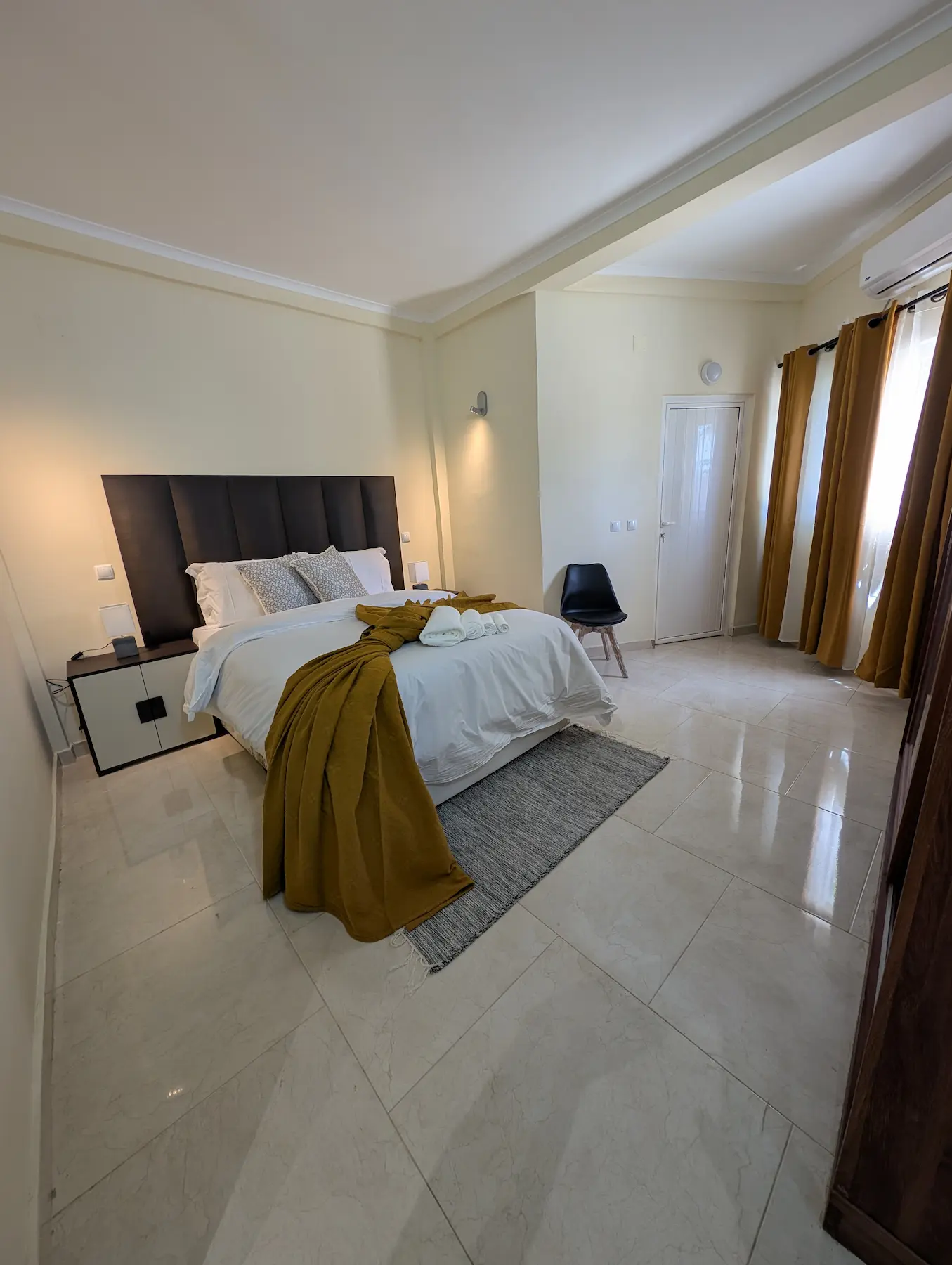 Bright suite with natural light